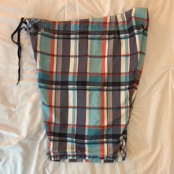 Gently Used Old Navy Men’s swim trunks Size XL - Picture 2 of 7